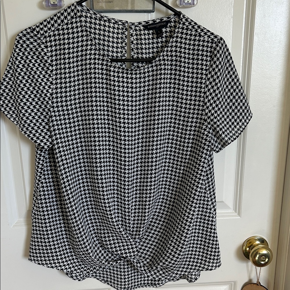 Banana Republic Black and White Houndstooth Blouse